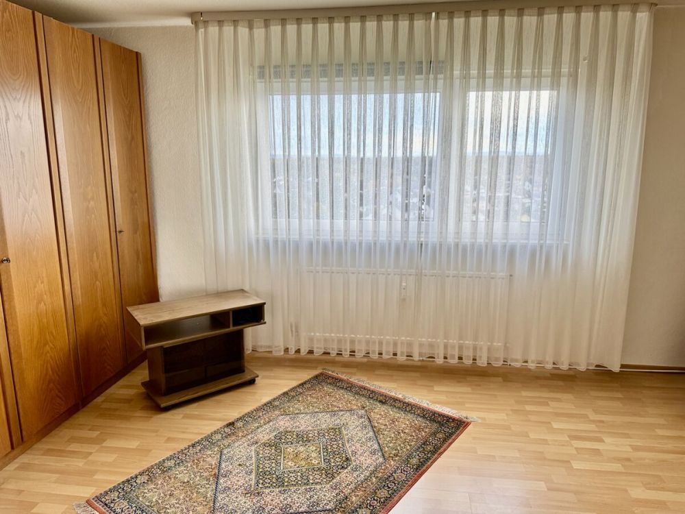 Lichtdurchflutete Eigentumswohnung mit Fernblick
- Tiefgaragenstellplatz+Außenstellplatz & Küche -