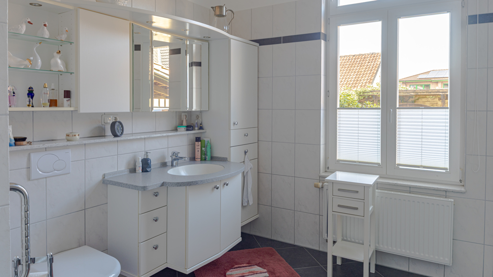 Saniertes, denkmalgeschütztes Wohnhaus mit Garten, Nebengebäuden u. Garage im Herzen von Wiefelstede