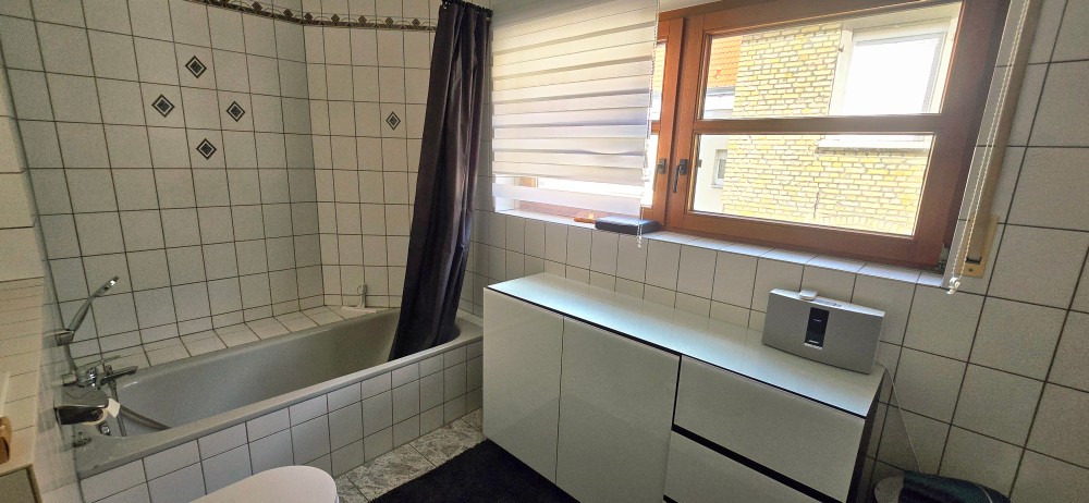 Charmante, möblierte Doppelhaushälfte in guter Lage von Raunheim – renoviert und familienfreundlich