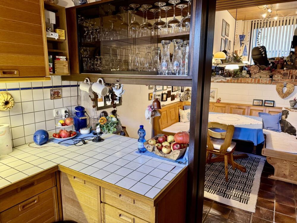 Architektur mit Charakter
großzügiges Split-Level-Haus mit 
separaten Vordergebäude, Garten & Garage