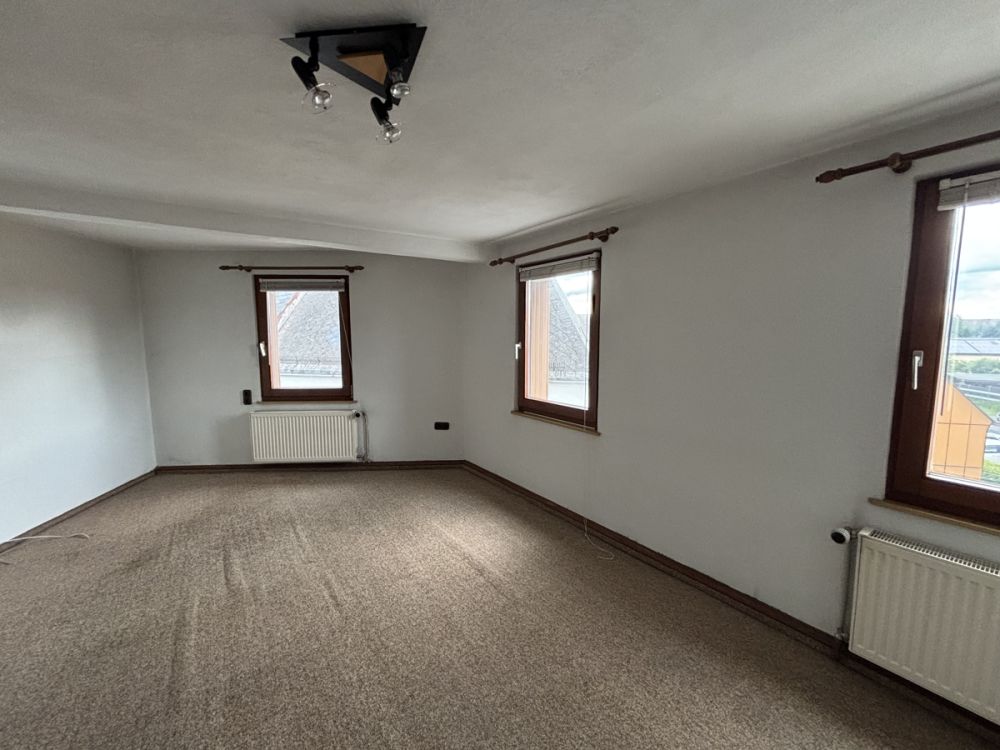 Sanierungsobjekt mit viel Platz und Nebengebäude in Mitterteich zu verkaufen