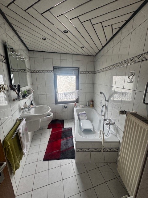 Wohnhaus mit zusätzlichem Wiesengrundstück