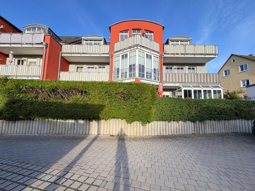 Lichtdurchflutete Eigentumswohnung in hervorragender Lage in Weiden Ost