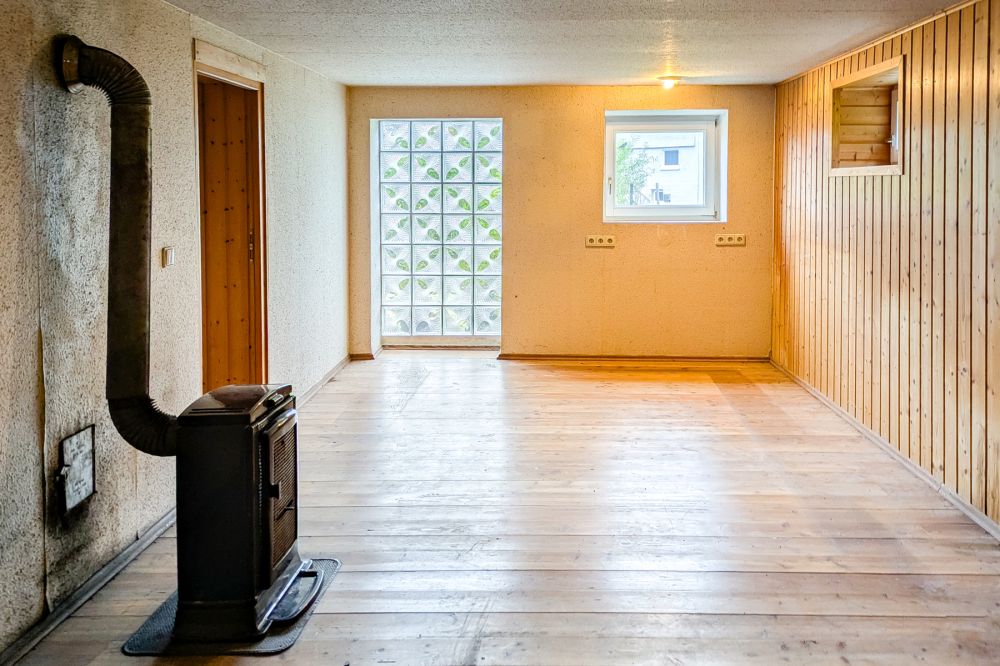 Selbermacher aufgepasst: Haus mit großem, naturnahen Grundstück und vielen Nutzungs-Möglichkeiten!