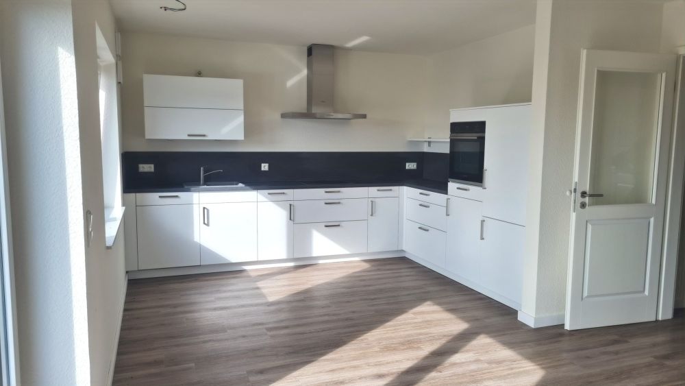 lichtdurchflutete, offene Küche