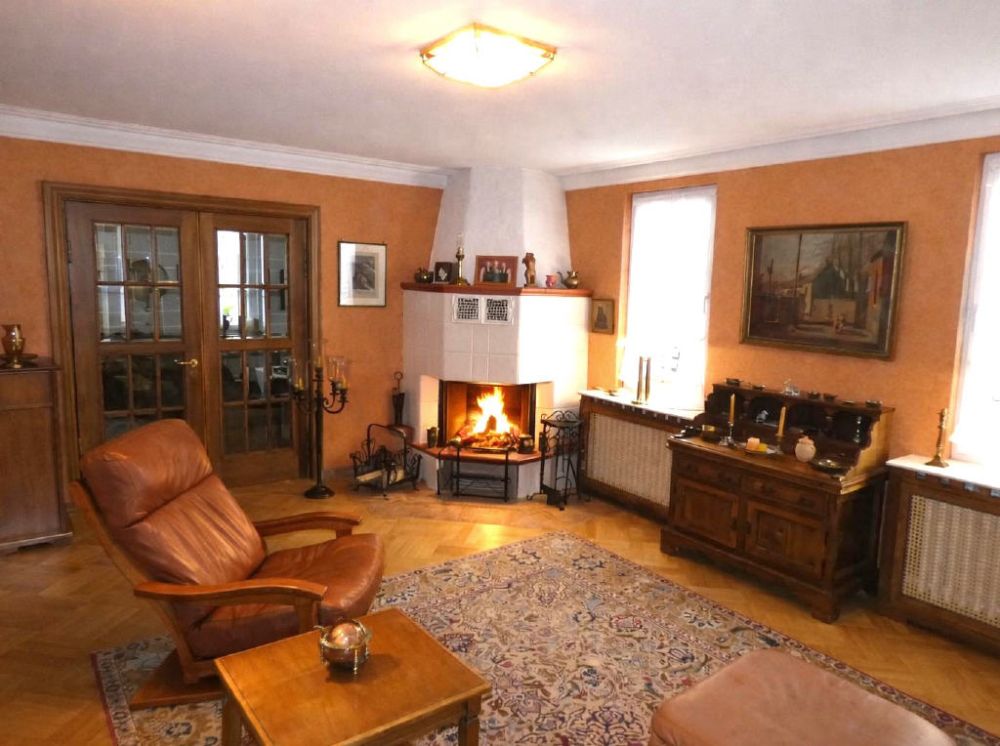 Kaminzimmer mit Verbindungtür