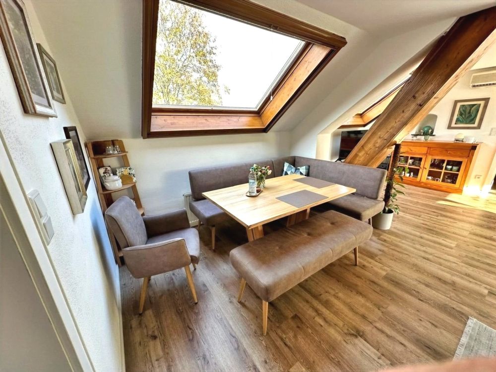 Große Dachgeschosswohnung in Ismaning