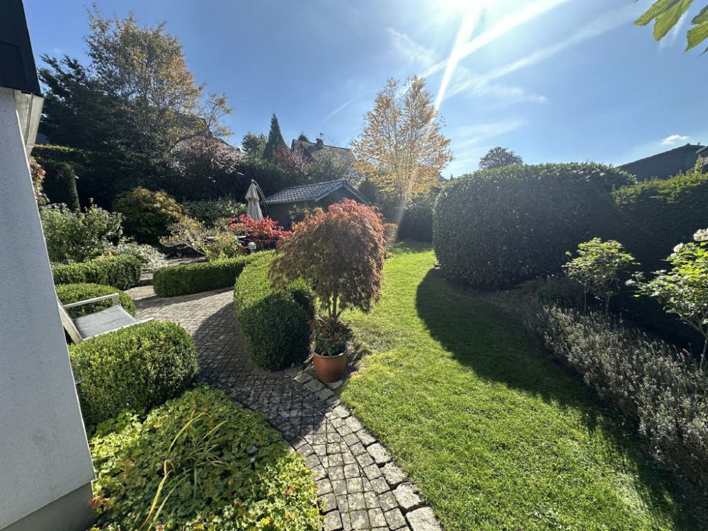 / Großzügige Doppelhaushälfte in Meschede - 
mit Platz für die ganze Familie!