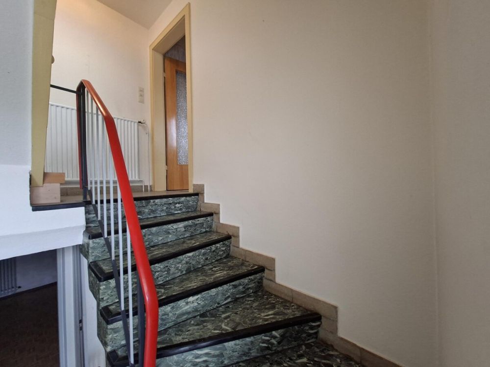 Treppenhaus ins EG