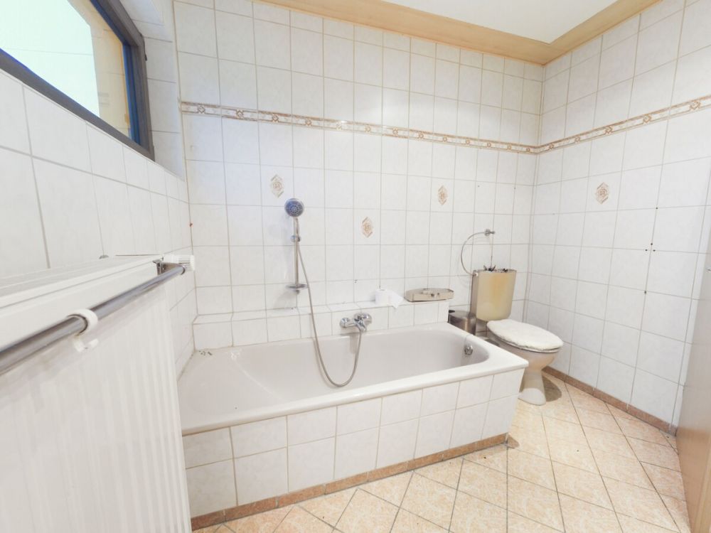 Genügend Platz für die ganze Familie - großzügige  Haus-im-Haus -Eigentumswohnung bei Bad Windsheim (11)