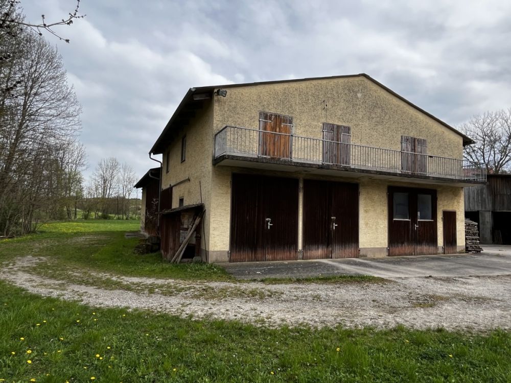 Großzügiges Wohnen in ländlichem Umfeld mit genügend Platz für die ganze Familie und deren Hobbys!