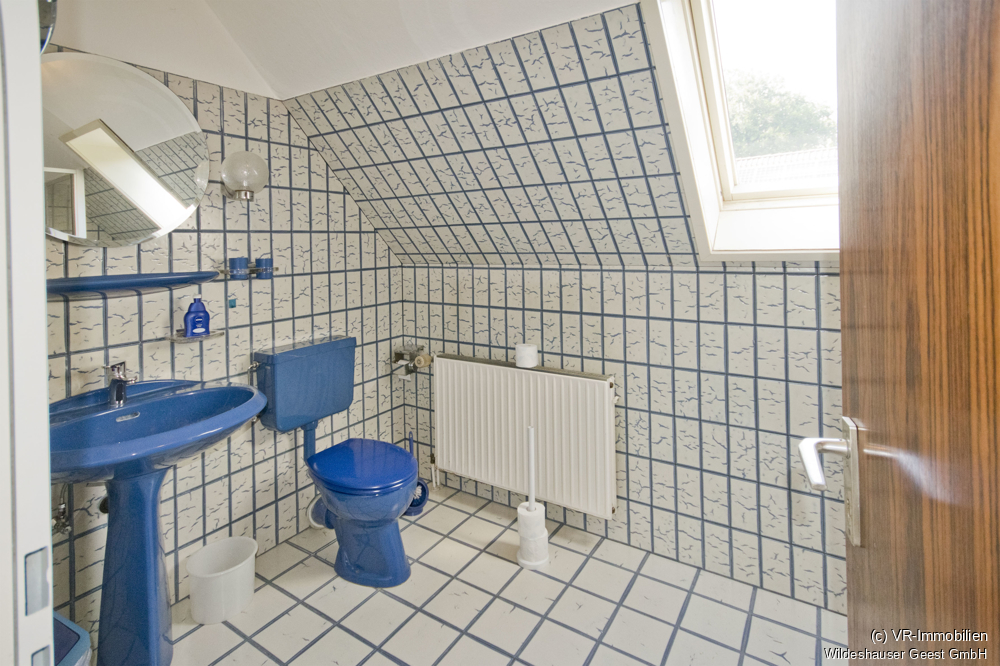 Großes Einfamilienhaus mit Vollkeller und Doppelgarage in Kirchhatten