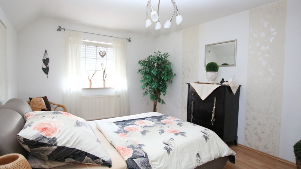 Kapitalanlage! Reihenendhaus m. Garage, Terrasse u. sonnigem Garten in Edewecht / ruh., zentr. Lage