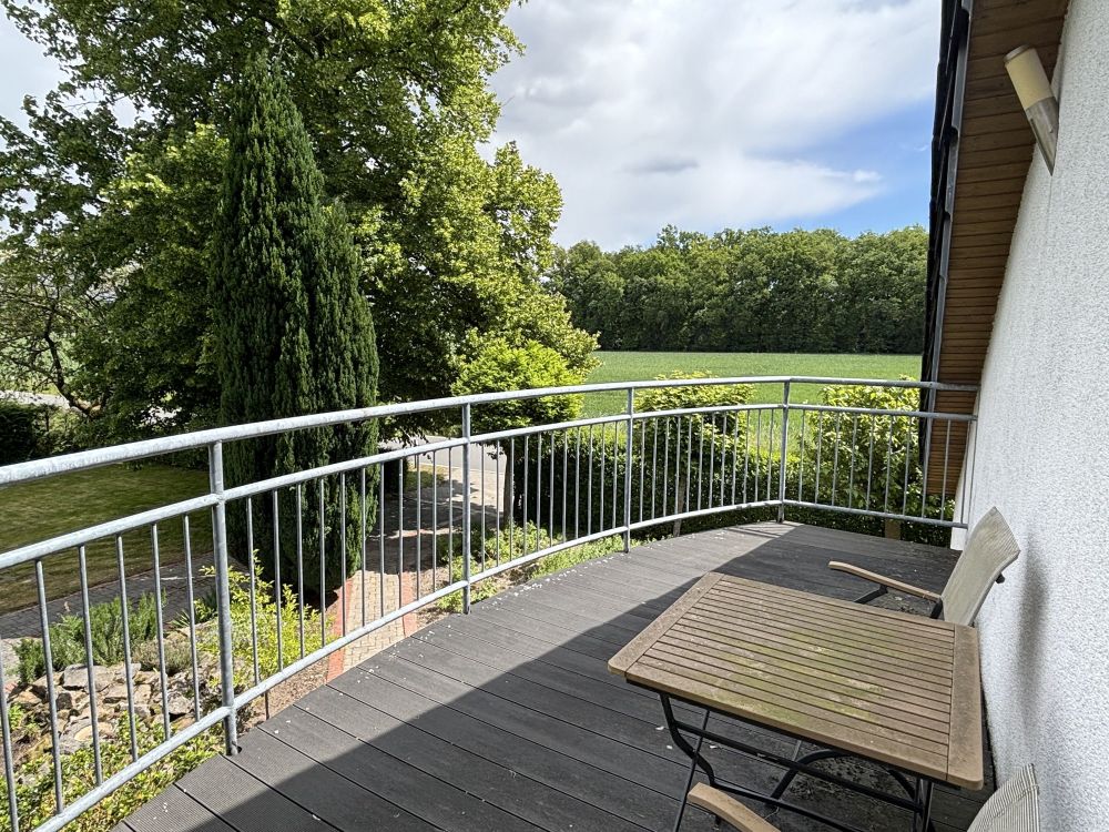 Wohnhaus mit toll angelegtem Garten im Außenbereich von Mettingen!