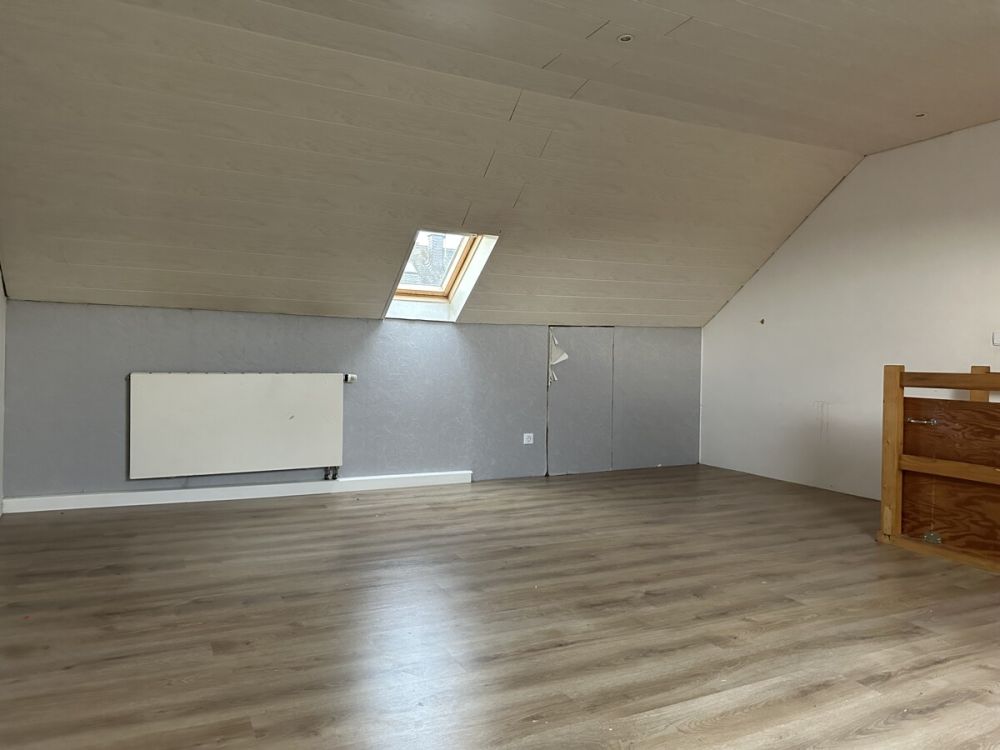 großer Raum Dachgeschoss