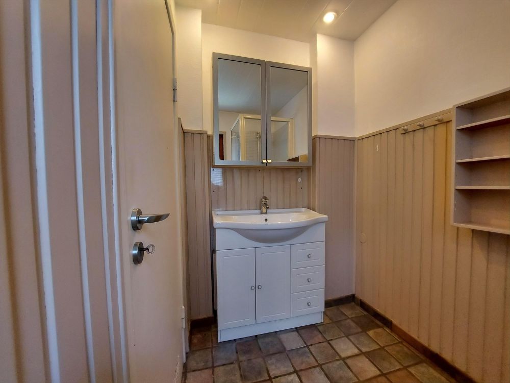 Ein Zuhause mit Potenzial – gemütliche Doppelhaushälfte mit Wintergarten, Carport und Gewächshaus