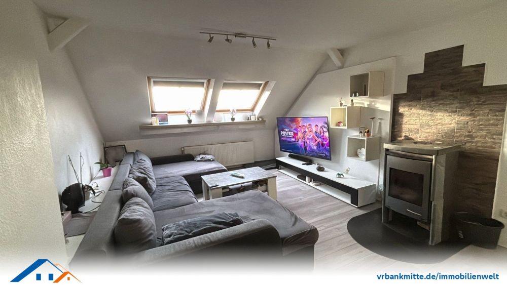 Vielseitiges Zweifamilienhaus mit großem Grundstück