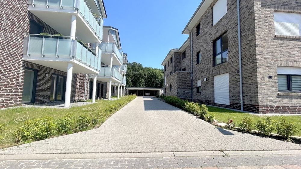 Einfahrt der Straße „Grüner Hof“ zu den Stellplätzen