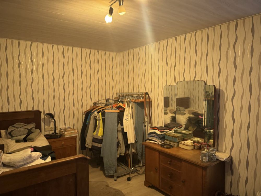 Altes Haus mit riesigen Lagerflächen