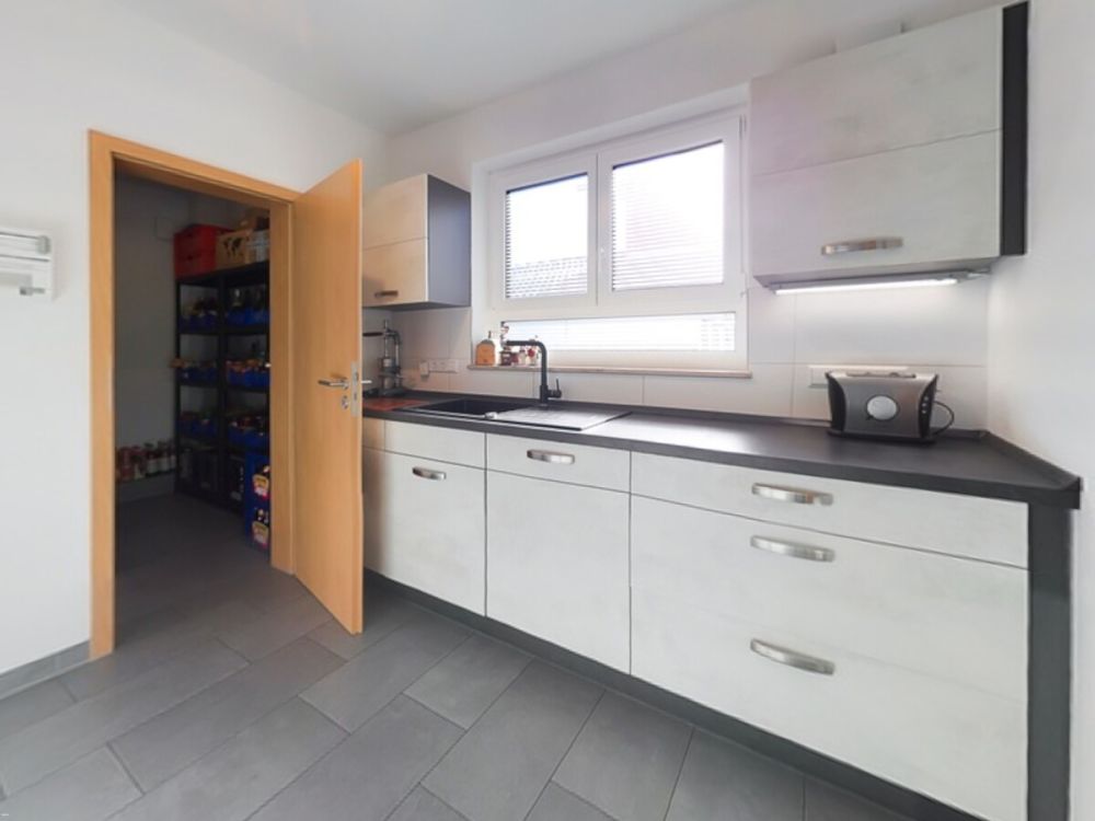 Zeitlos modern, perfekt für die junge Familie - Neuwertiges Einfamilienhaus in Schillingsfürst