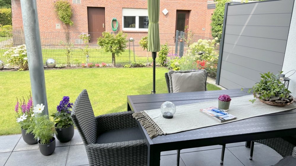 Bezugsfreie, neuwertige 2-Zimmer-Wohnung mit Terrasse, Gartenanteil und Garage in Bad Zwischenahn