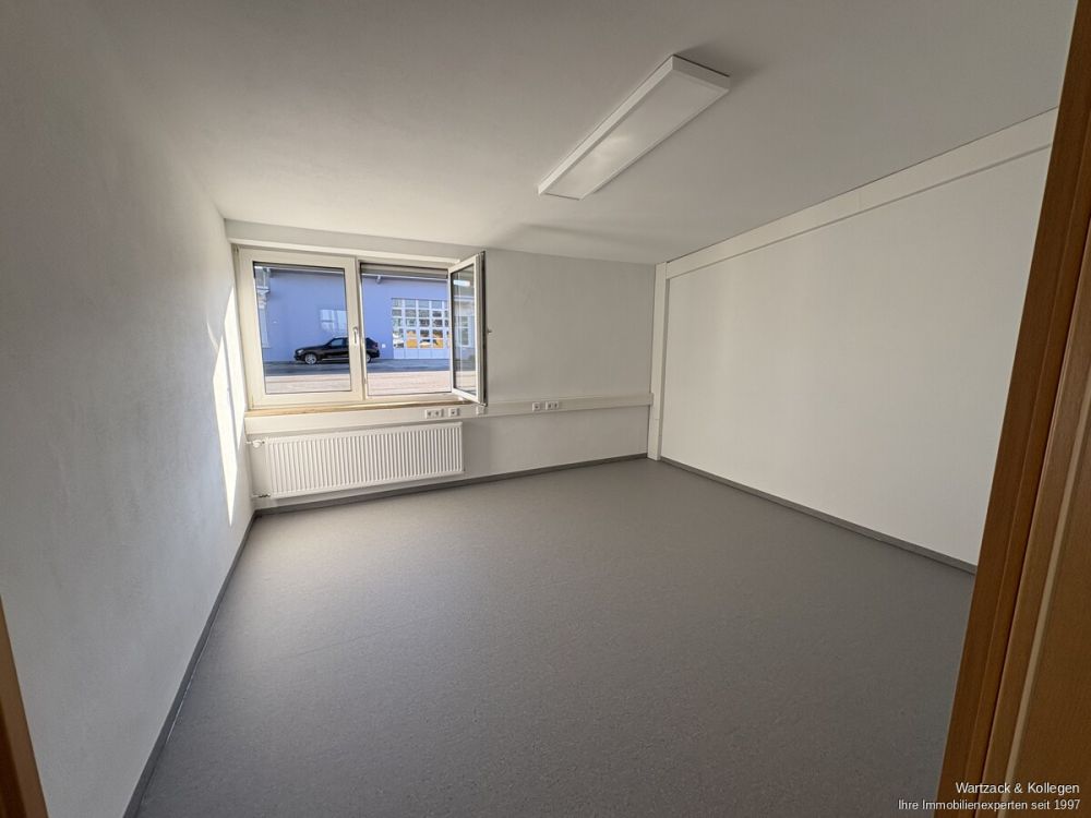 Vollständig neu renovierte Produktionshalle 
- zusätzliche Hallen- bzw. Büroflächen möglich