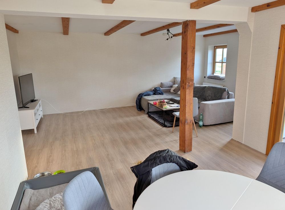 Wohnung im DG - Wohn-und Esssbereich mit...