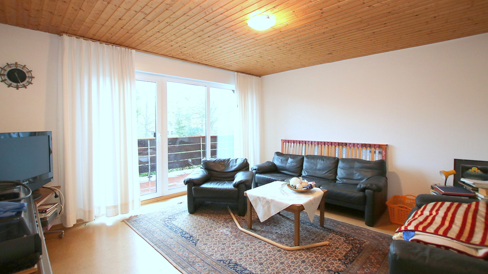 Wohnzimmer mit Zugang zur Loggia