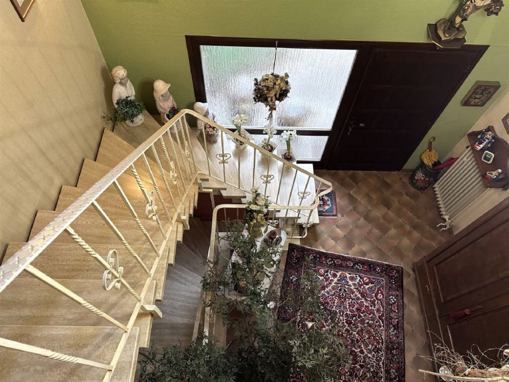 Luxus trifft Funktionalität: Einfamilienhaus mit Büro in Top-Lage