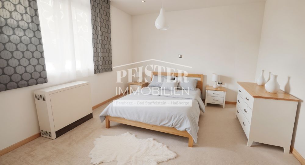 Zweifamilienhaus + Einliegerwohnung in zentraler Lage von Hallstadt