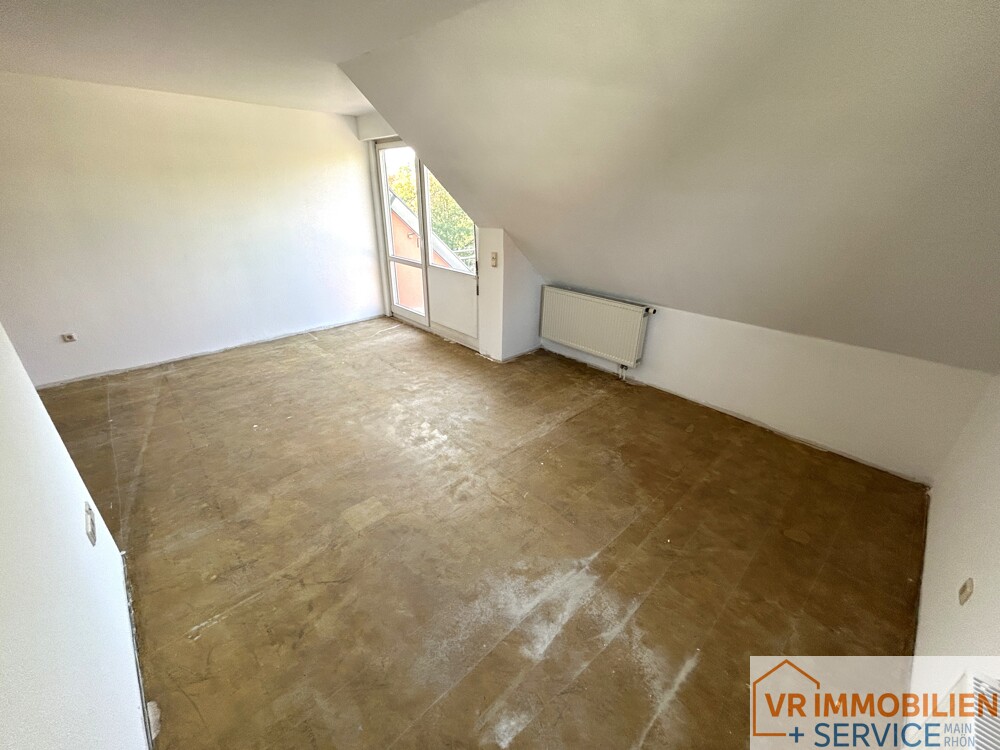 Einziehen und wohlfühlen! - Dachgeschosswohnung mit TG-Stellplatz in 97616 Bad Neustadt/Brendlorenzen