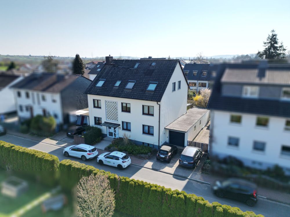 Kapitalanlage trifft Wohnkomfort – Dreifamilienhaus mit Traumgarten in Bad Vilbel-Dortelweil