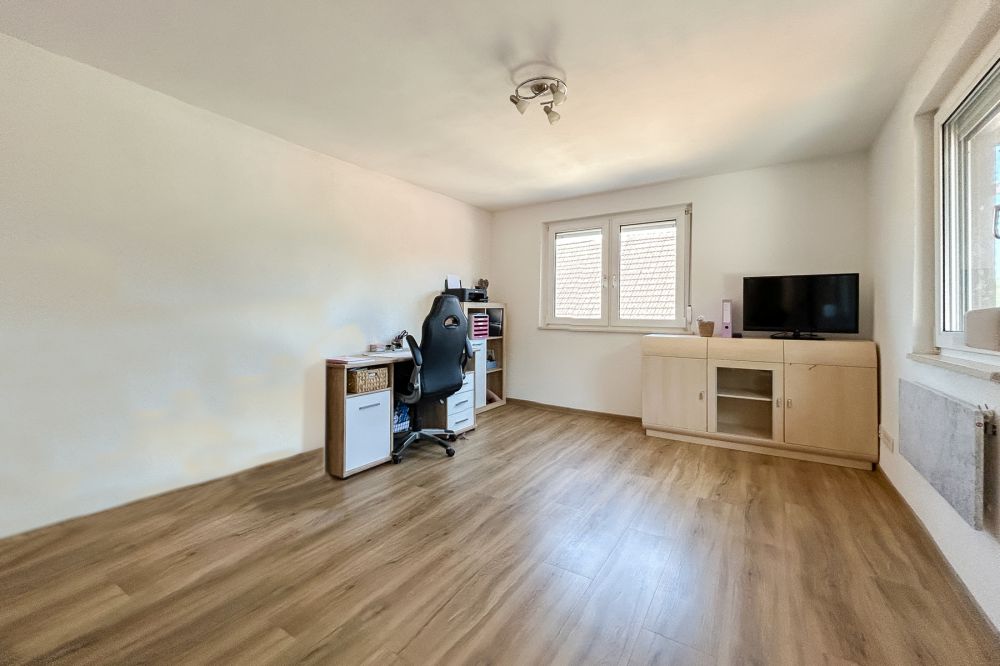 Sanierter Wohntraum: Einfamilienhaus mit PV-Anlage, Klimaanlage und Nebengebäude!