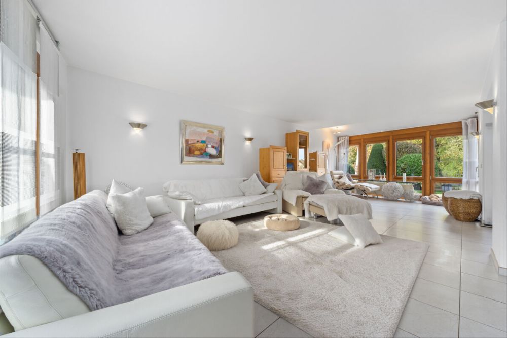 Einzigartiges Mehrgenerationenhaus inklusive traumhaftem Wellnessbereich auf weitläufigem Grundstück