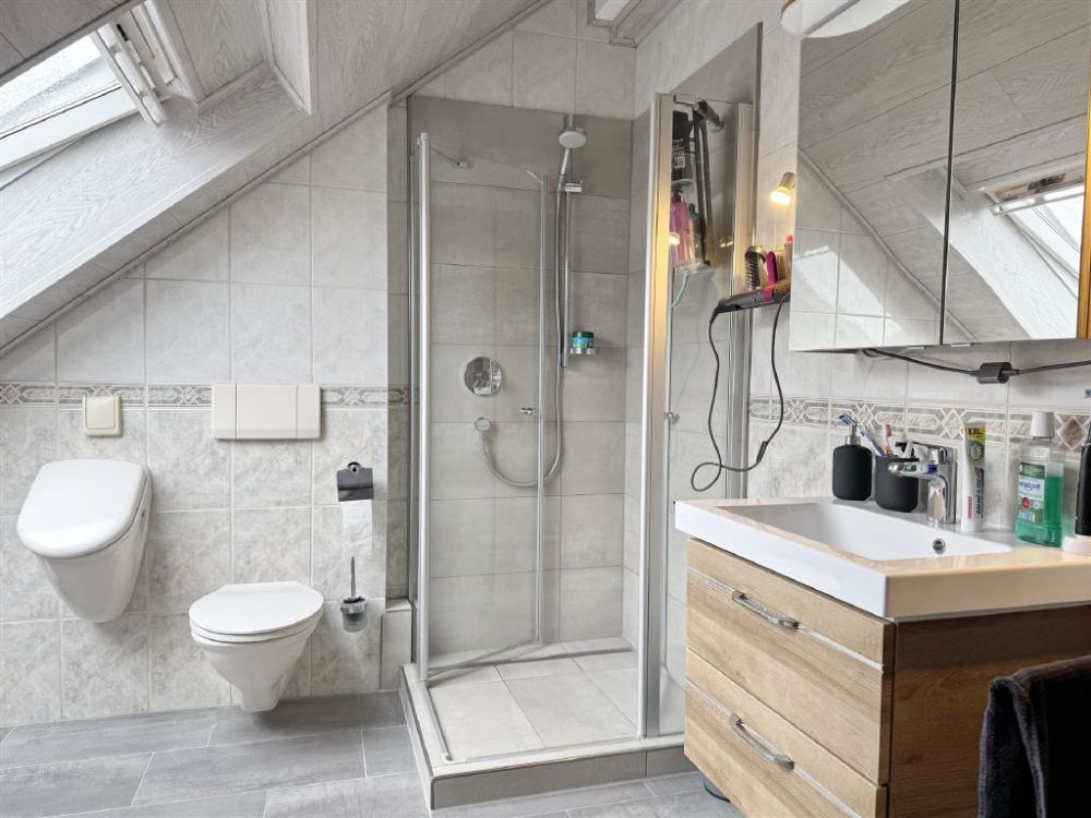 Wohnkomfort trifft Vermietungschance - Stilvolles Wohnhaus in naturnaher Lage