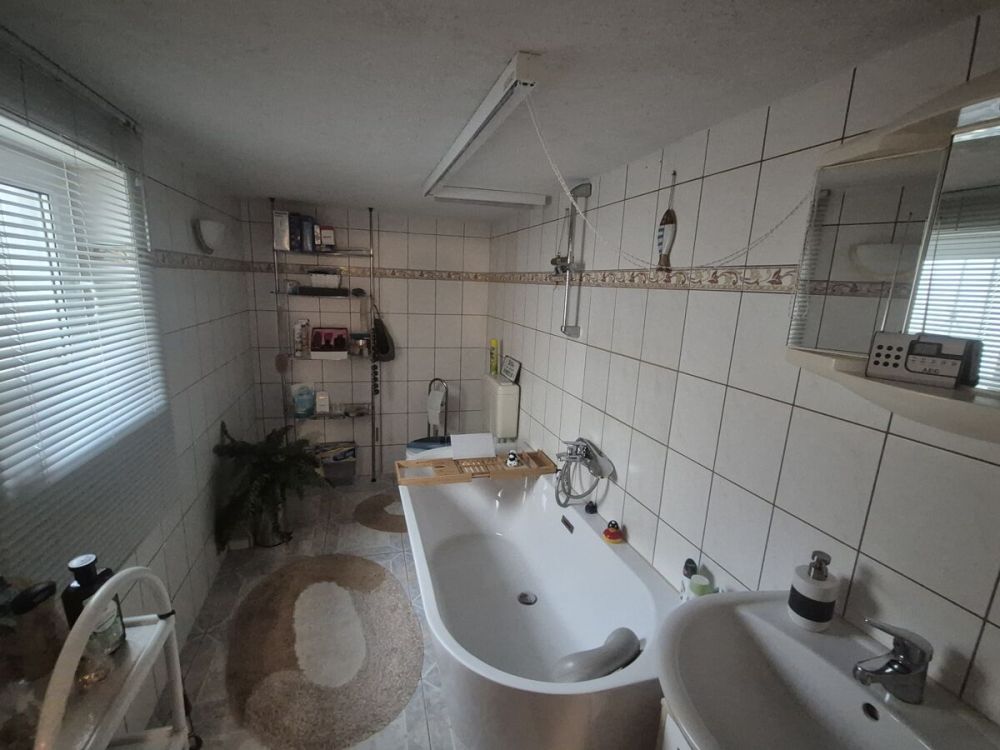 Charmante Wohnung mit Gartenanteil und Hobbykeller in Limeshain-Rommelhausen