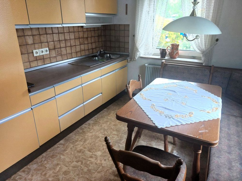 Klassisches Ein-/Zweifamilienhaus mit ansprechendem Gartengrundstück und Garage