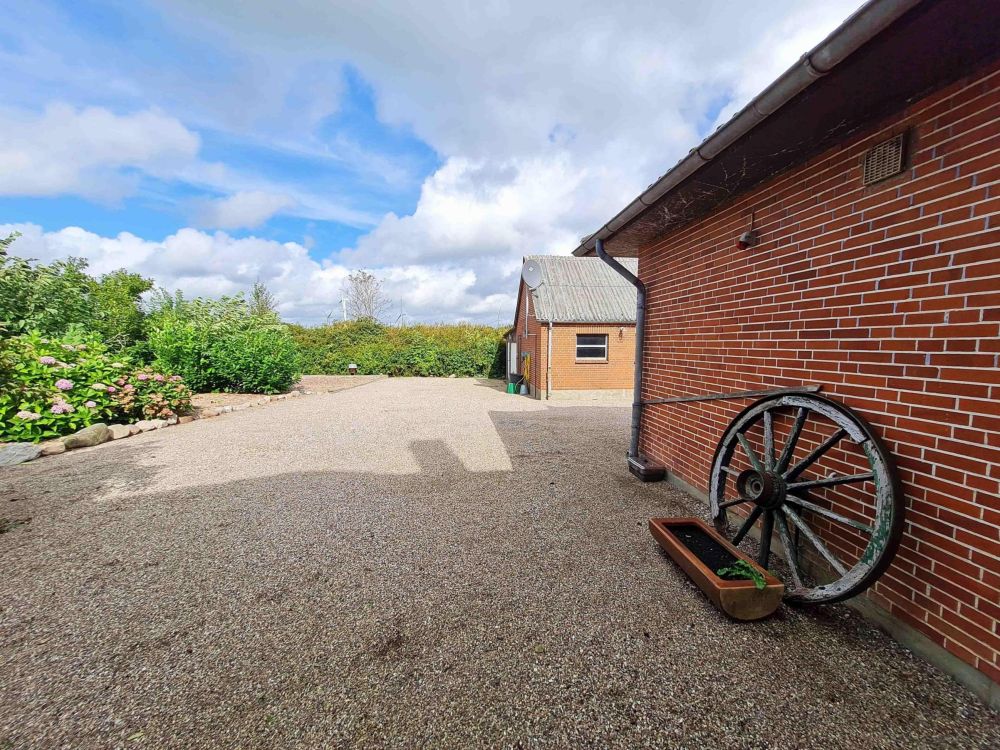 Großzügiges EFH samt liebevoll angelegtem, gepflegten Grundstück in Behrendorf