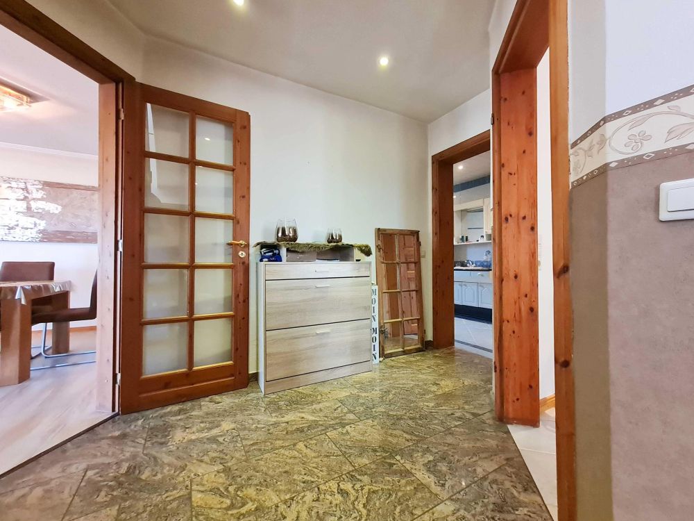 Kernsaniertes, gepflegtes Einfamilienhaus unweit der B200 und dennoch in ruhiger Lage