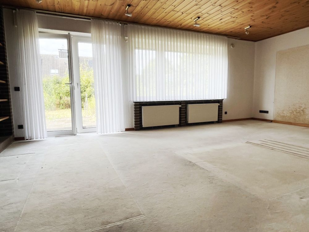 Großzügiges + helles Wohnzimmer
