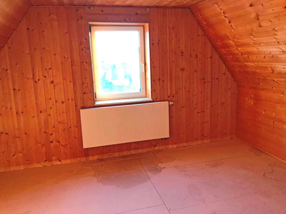 Große Dachgeschosswohnung mit Gartenanteil