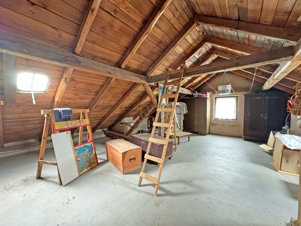 Zweifamilienhaus auf schönem und großzügigem Grundstück in ruhiger Lage in Schönkirch!