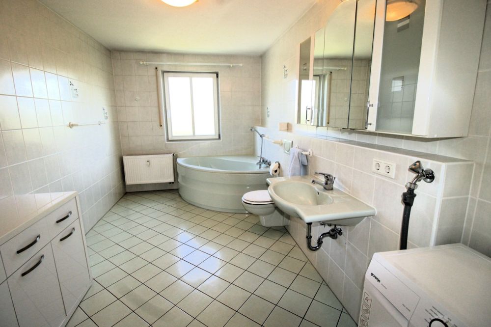 Hier sollten Sie nicht zögern. Traumhafte 3-Zimmer-Wohnung mit großem Balkon in Schwabach