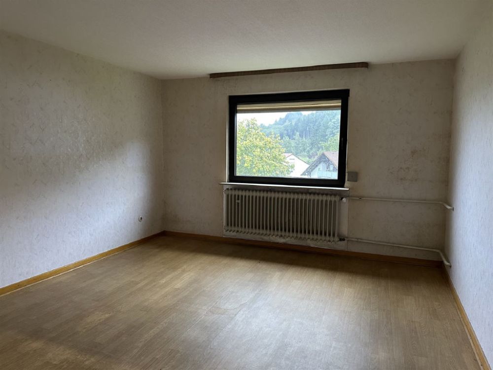 Vielseitiges Wohnhaus mit großem Grundstück und separater Einheit