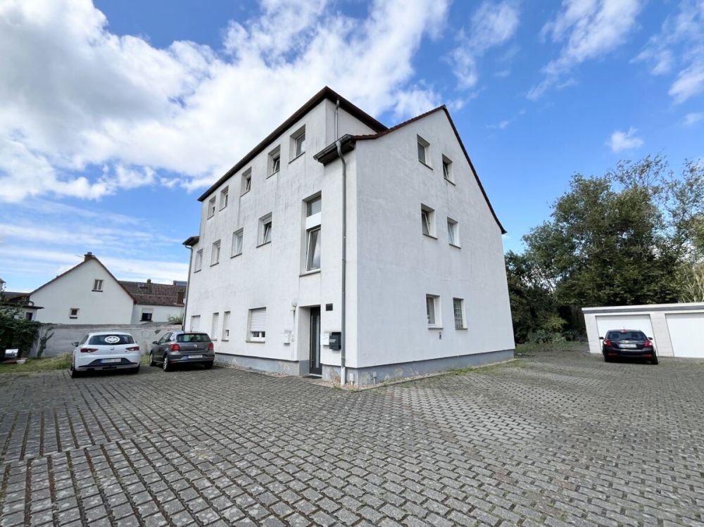 Exklusives Angebot: Großzügige 4-Zi.-Whg. mit PKW-Stellplatz in freundlicher Wohnanlage