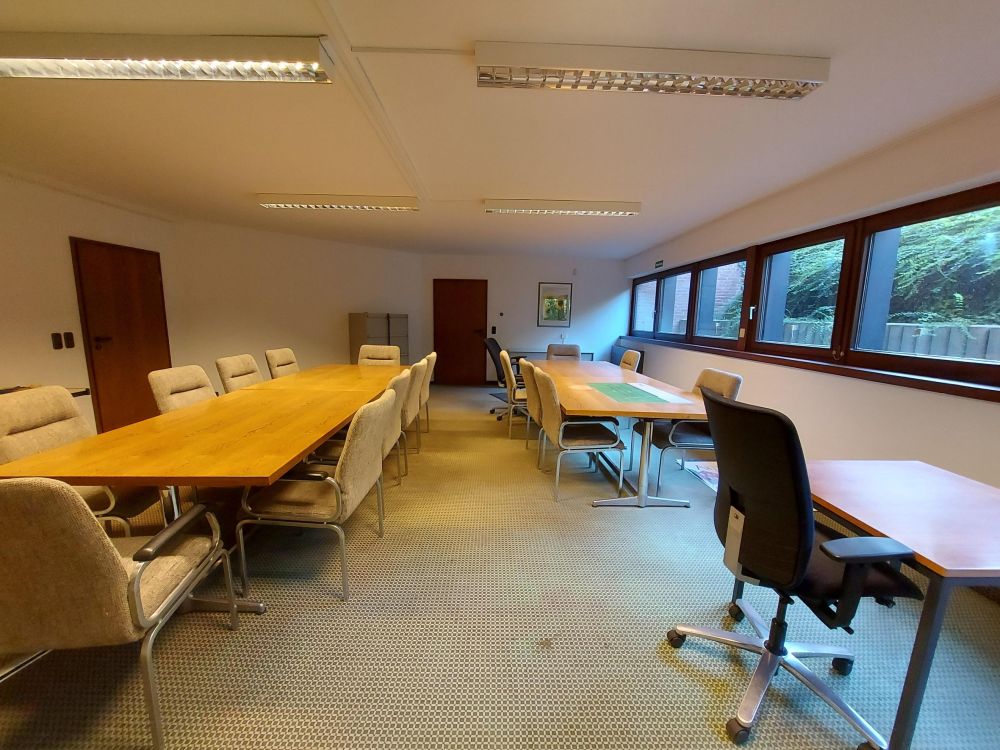 Gut durchdachtes, ehemaliges Bankgebäude mit 10 Stellplätzen