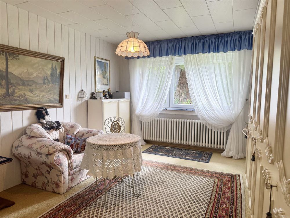 Charmantes Wohnhaus auf parkähnlichem Grundstück