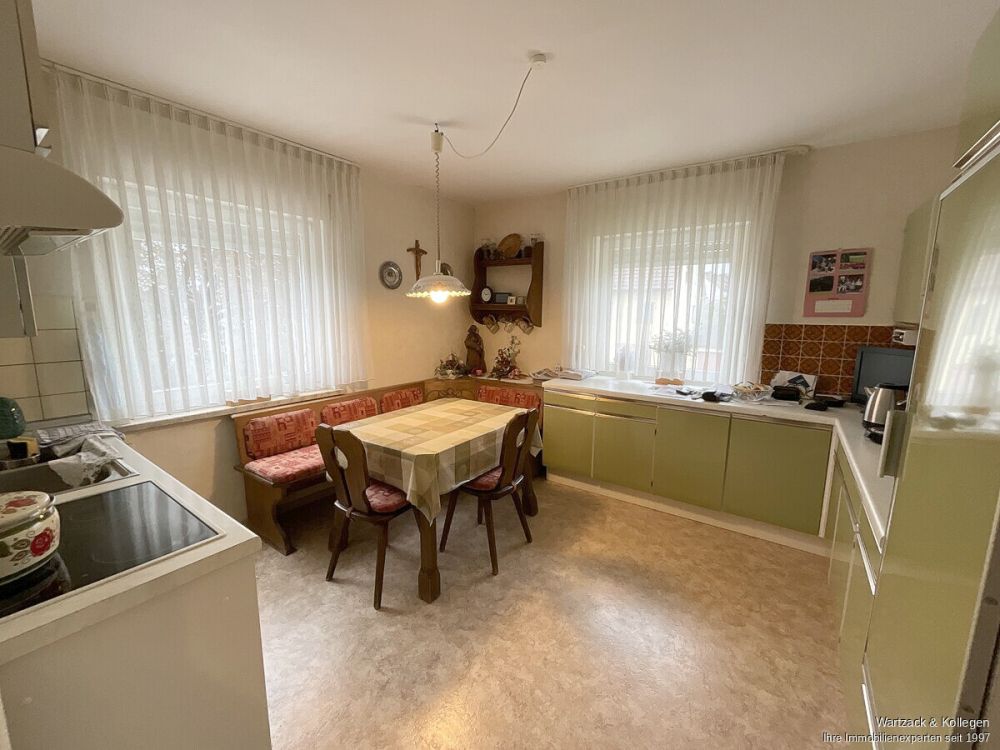 Komplett frei! 
Zweifamilienhaus mit zusätzlicher Einliegerwohnung im DG 
in Büchenbach