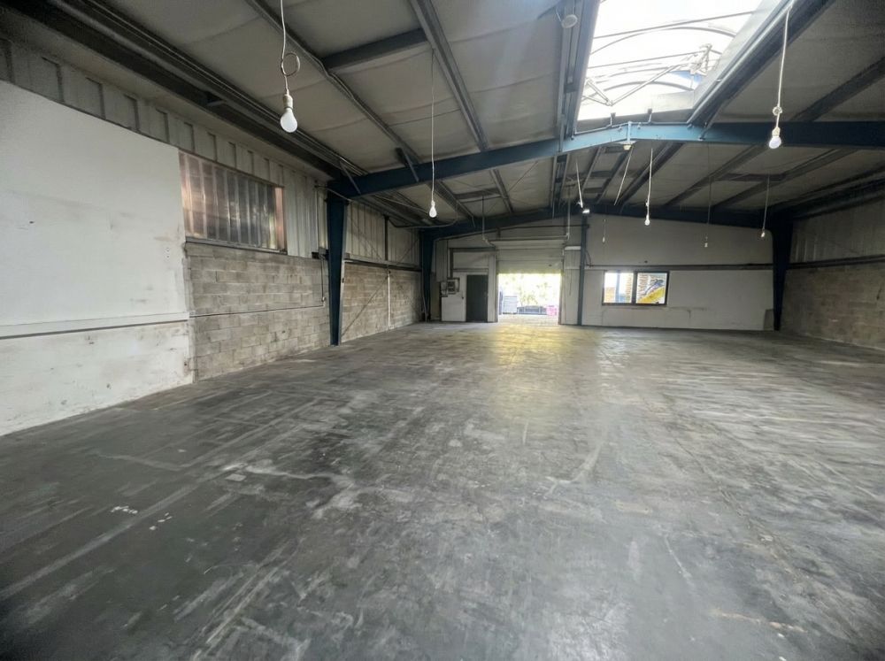 Attraktive und vielfältig nutzbare Gewerbeeinheit in Roßtal! (11)