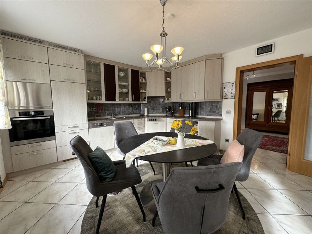 Sehr gepflegtes Einfamilienhaus mit großem Grundstück!